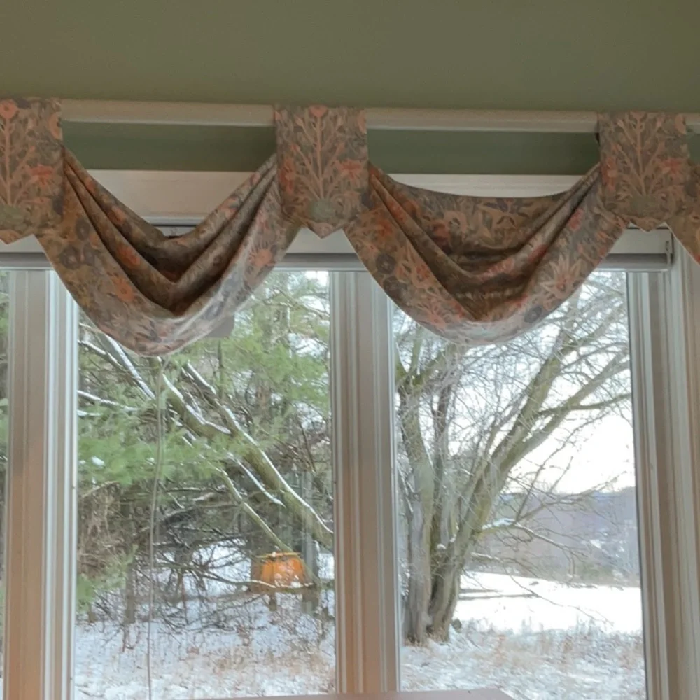 Custom Draperies Swags and Jabots